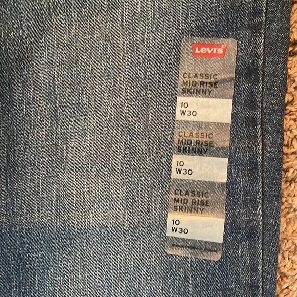 Brand New Levi’s Classic Mid Rise Button Fly Skinny Jeans. Size 10 - Picture 2 of 6